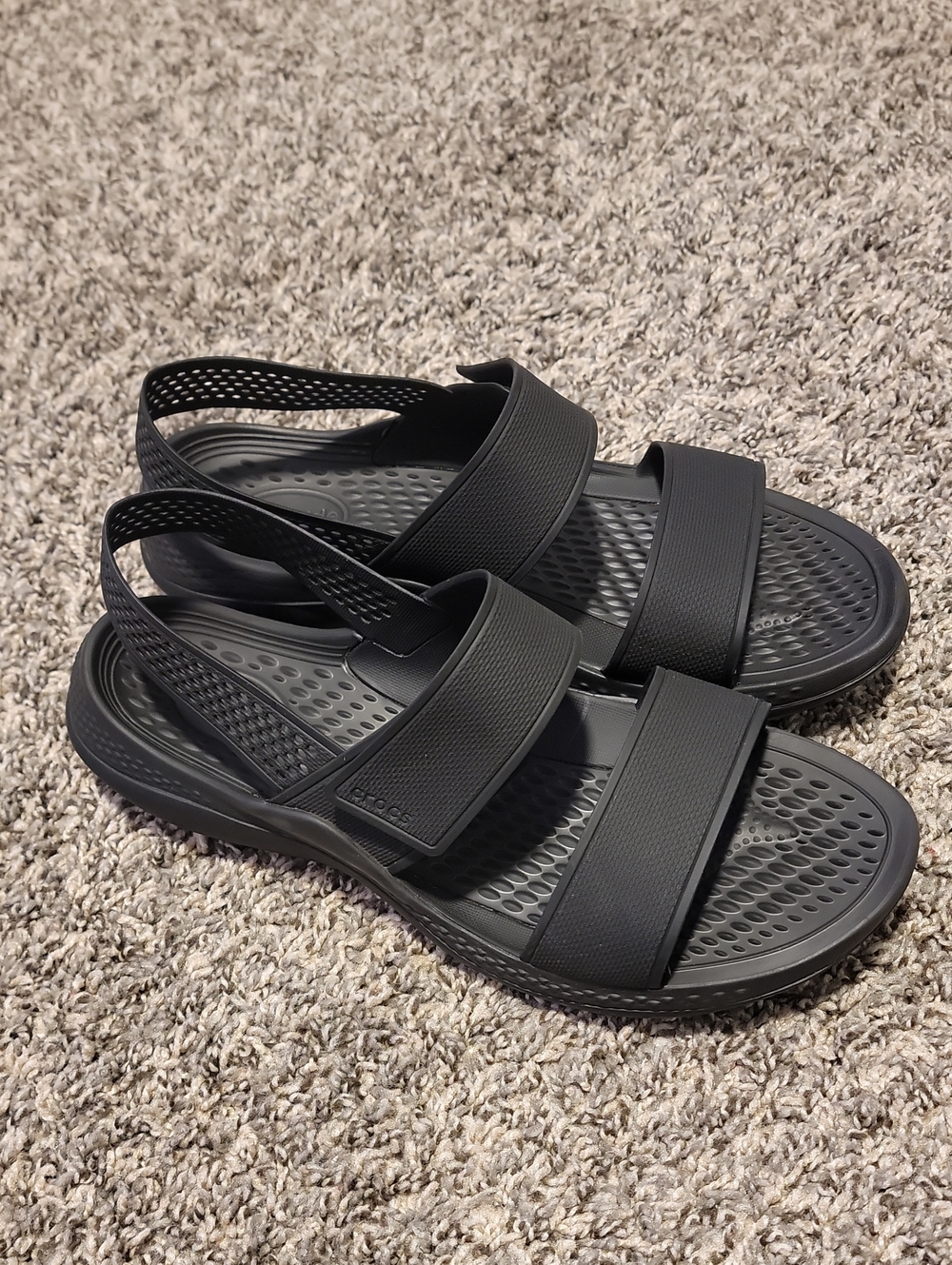 Crocs Women's LiteRide 360 Sandals in black. Dual-Strap Slingback Sandals Size 9